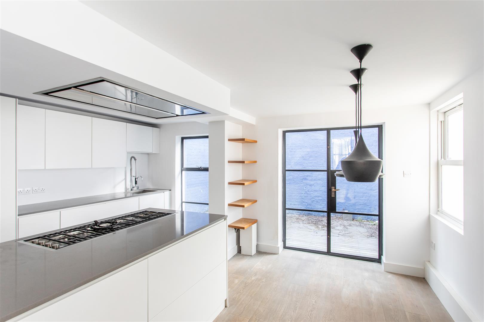 3 bed property in Kenilworth Road, Mile End